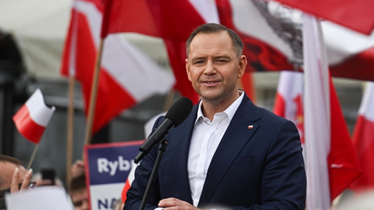 Polonyanın resmen yeni cumhurbaşkanı oldu