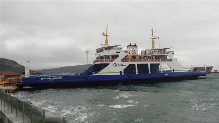 Deniz ulaşımına olumsuz hava engeli: Bazı feribot seferleri iptal