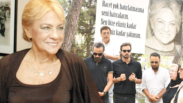 Çolpan İlhan mezarı başında anıldı Çolpan İlhan mezarı başında anıldı