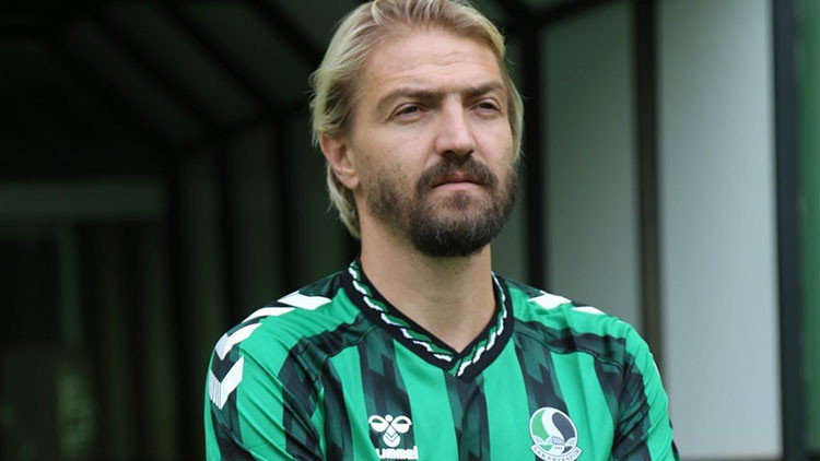 Caner Erkinden Sakaryaspora talihsiz başlangıç: İlk maçtan kırmızı kart