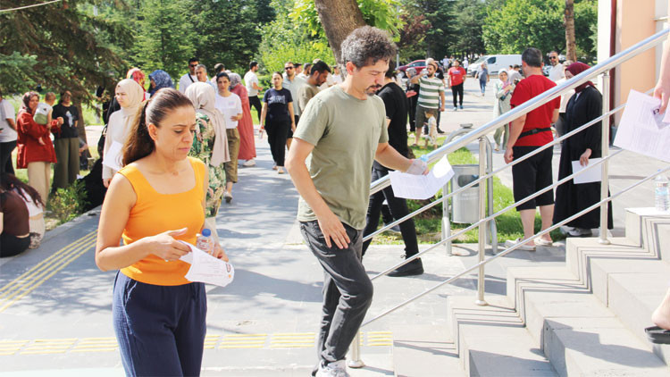 Akademili öğretmenler geliyor Akademili öğretmenler geliyor