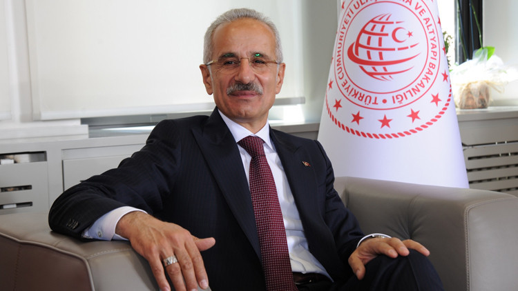 Bakan Uraloğlu stajyer öğrencilerle bir araya geldi