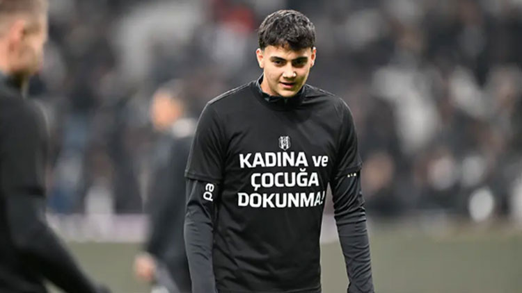 Hürriyet: Mustafa Hekimoğlu, oyunda 3 dakika kalabildi