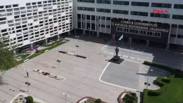 Antalya Belediyesine rüşvet soruşturmasında 8 tutuklama