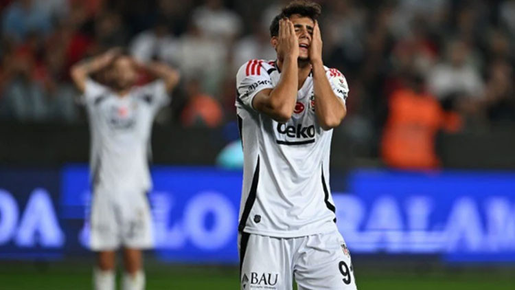 Beşiktaştan Mustafa Hekimoğlu için sakatlık açıklaması Beşiktaştan Mustafa Hekimoğlu için sakatlık açıklaması