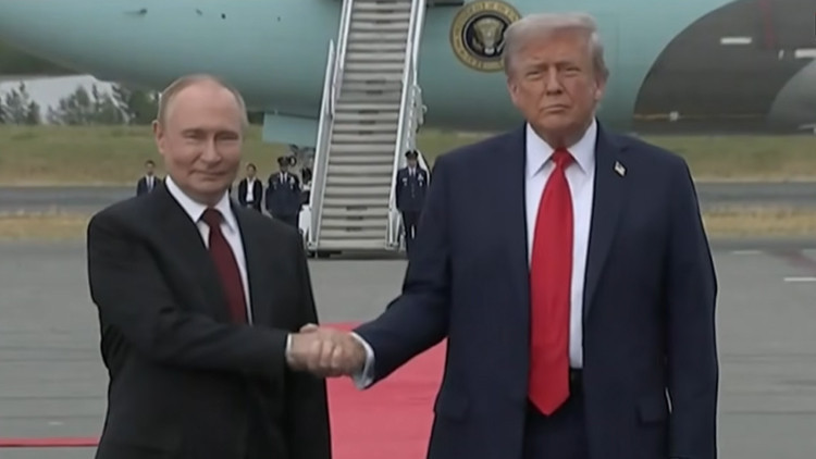 Son dakika haberi... Trump - Putin zirvesi başladı... İşte ilk görüntüler