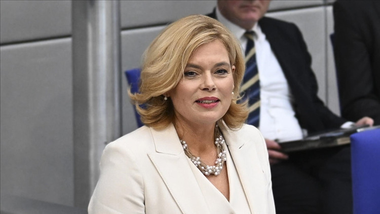 Klöckner’e aşırı sağcılara yakınlaşma suçlaması Klöckner’e aşırı sağcılara yakınlaşma suçlaması