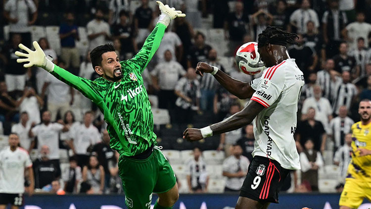 Brezilyalı kalecinin performansı mağlubiyeti engelleyemedi Solskjaerden maç sonu tebrik