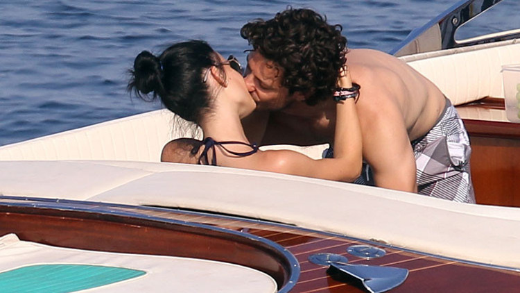 Ailesi Olmaz olsun böyle gelin demişti... Ya o, ya hiç kimse diye isyan etti... Dört çocuğunun annesine bakarken hala aşkından gözleri doluyor