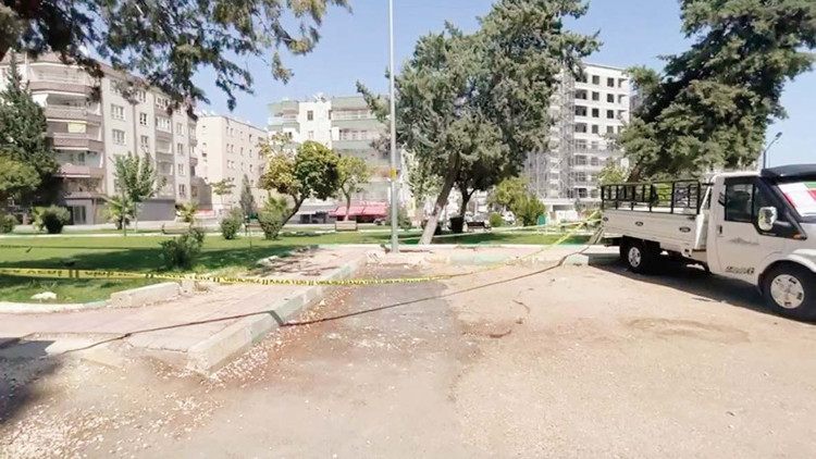 Takip edip 13 bıçak darbesiyle öldürdü... Parkta dehşet