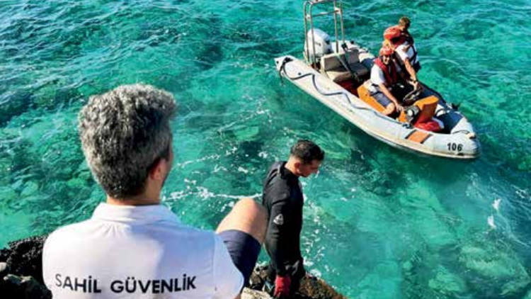 Batan tekneden düşen 2 çocuğu İHA’lar buldu: Mucize gibi kurtuluş Batan tekneden düşen 2 çocuğu İHA’lar buldu: Mucize gibi kurtuluş