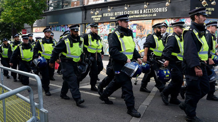 Londra’da Notting Hill Karnavalı başladı: Festival öncesinde 100 kişi gözaltına alındı