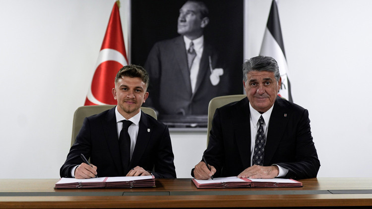 Beşiktaş, Rıdvan Yılmaz transferini resmen açıkladı Beşiktaş, Rıdvan Yılmaz transferini resmen açıkladı