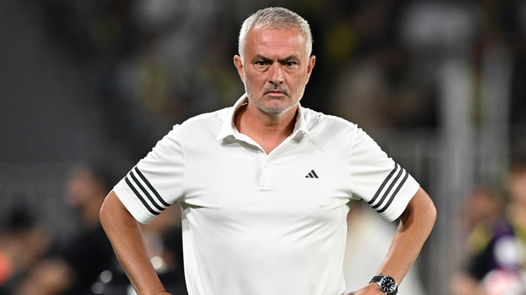 Jose Mourinhodan galibiyet sonrası oyuncularına övgü: Fantastik, eksiksiz Jose Mourinhodan galibiyet sonrası oyuncularına övgü: Fantastik, eksiksiz