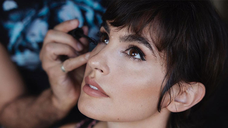 Bir süredir kanserle mücadele ediyordu… Ünlü oyuncu 42 yaşında hayatını kaybetti