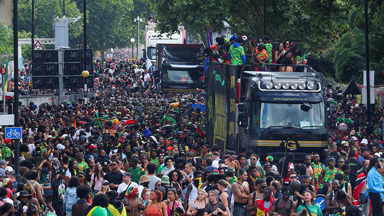 Londra’da Notting Hill Karnavalı’nda iki bıçaklı saldırı, 400’den fazla gözaltı Londra’da Notting Hill Karnavalı’nda iki bıçaklı saldırı, 400’den fazla gözaltı