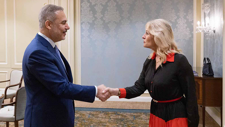 Dışişleri Bakanı Hakan Fidandan İrlandada diplomatik temaslar Dışişleri Bakanı Hakan Fidandan İrlandada diplomatik temaslar