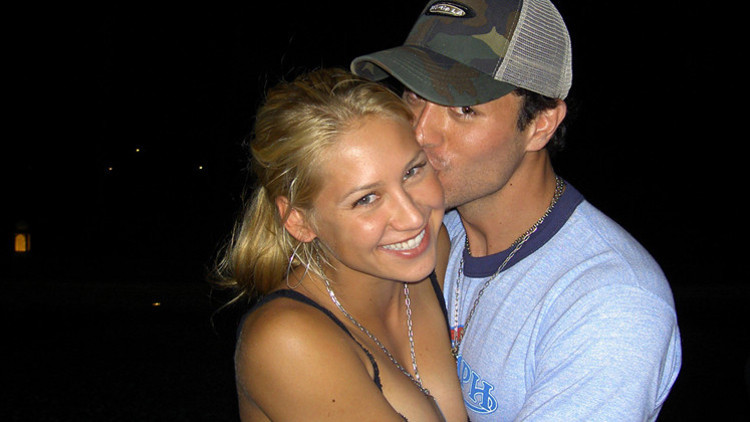 Aşkı bulduktan sonra evine kapanmıştı... Ser verip sır vermeyen ünlü çiftten dördüncü bebek müjdesi... 44 yaşında bir kez daha hamile Aşkı bulduktan sonra evine kapanmıştı... Ser verip sır vermeyen ünlü çiftten dördüncü bebek müjdesi... 44 yaşında bir kez daha hamile