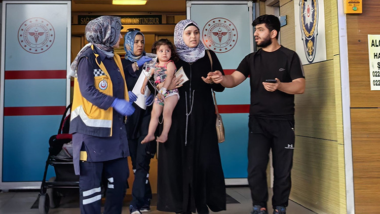 2 yaşındaki bebek evde bulduğu fare zehrini yedi... Hastaneye kaldırıldı 2 yaşındaki bebek evde bulduğu fare zehrini yedi... Hastaneye kaldırıldı