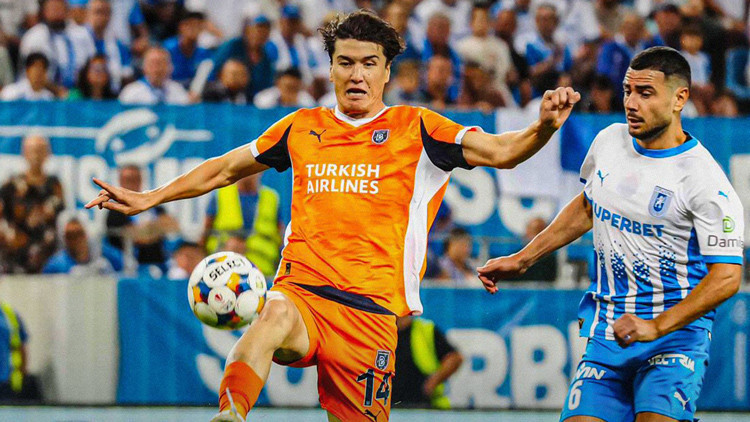 Universitatea Craiova 3-1 Başakşehir (UEFA Konferans Ligi özeti) Universitatea Craiova 3-1 Başakşehir (UEFA Konferans Ligi özeti)