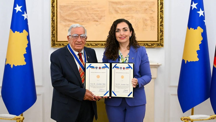 Cumhurbaşkanı Osmani, Prof. Dr. Nimetullah Hafız’a liyakat madalyası takdim etti Cumhurbaşkanı Osmani, Prof. Dr. Nimetullah Hafız’a liyakat madalyası takdim etti