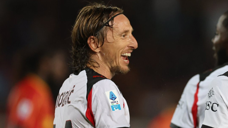 Milan, Lecceyi yenerek sezonun ilk galibiyetini aldı