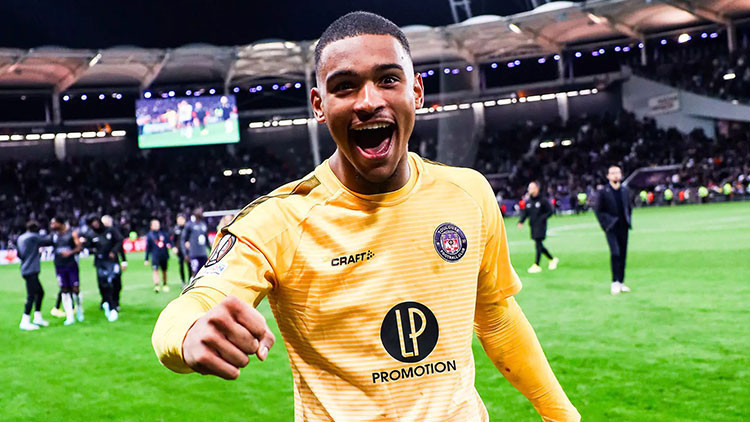 Hürriyet: Galatasaray kalecisini buldu Guillaume Restes transferi için teklif yapıldı