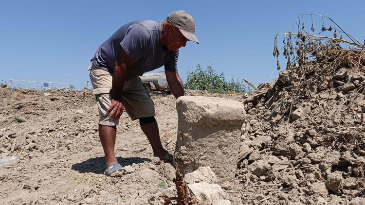 Aydındaki Taşköprüde temizlik sırasında tarihi parça bulundu