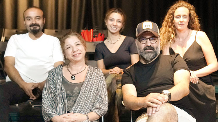 Adile Naşit’in hayatı tiyatroda