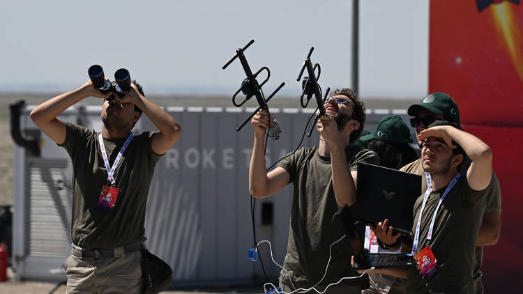 Gençlerde büyük heyecan Roketler TEKNOFEST için göklere yükseldi