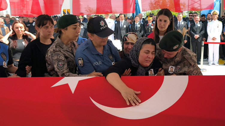 Şehit polis memuru Mustafa Karapınar memleketine uğurlandı Şehit polis memuru Mustafa Karapınar memleketine uğurlandı