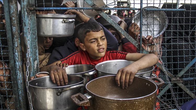 Gazzede 3ü çocuk 5 Filistinli daha açlıktan hayatını kaybetti