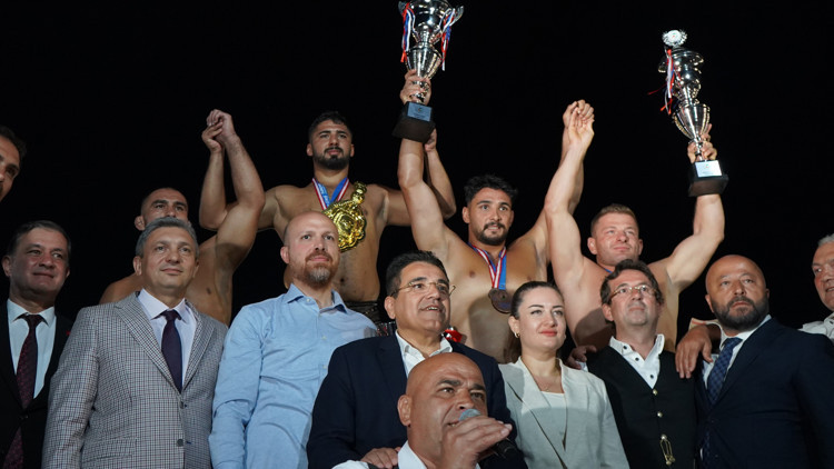 Elmalı’da başpehlivan Enes Doğan