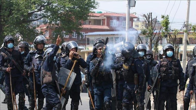 Muhaliflere polis kurşunu: Göstercilere ateş açıldı Muhaliflere polis kurşunu: Göstercilere ateş açıldı