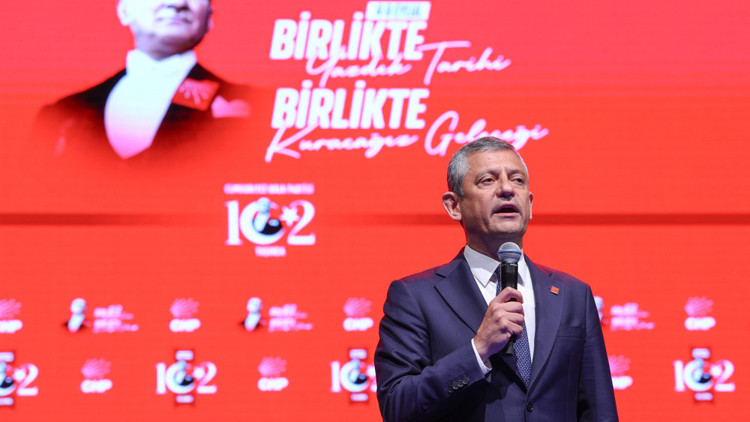 Özgür Özel: Baş edemedikleri için baş eğdirmeye çalışıyorlar, baş eğmeyeceğiz Özgür Özel: Baş edemedikleri için baş eğdirmeye çalışıyorlar, baş eğmeyeceğiz