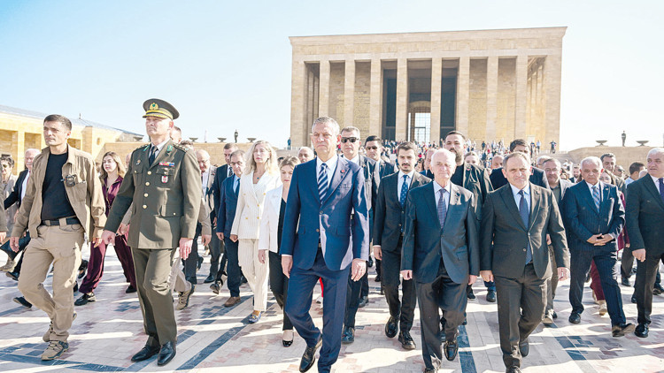 Ata’ya 102. yıl ziyareti