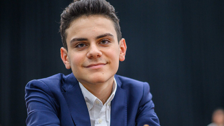 Büyükusta Ediz Gürel, dünya şampiyonu Gukeshi mağlup etti