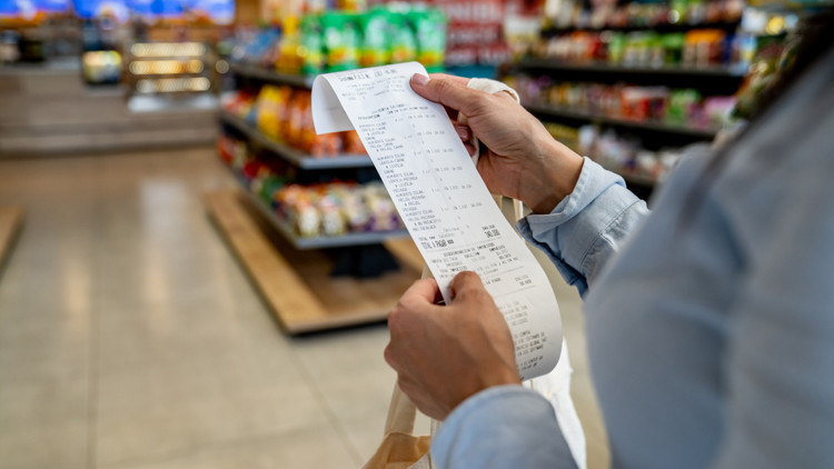 Aynı ürün marketlerde farklı fiyatlara satılıyor... Bu nasıl mümkün olabiliyor Fiyat farklılıkları yasal mı Tüketicilerin hakları neler Aynı ürün marketlerde farklı fiyatlara satılıyor... Bu nasıl mümkün olabiliyor Fiyat farklılıkları yasal mı Tüketicilerin hakları neler