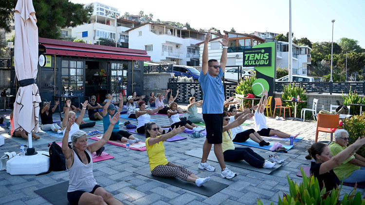Kuşadasında ücretsiz pilates dersleri başladı