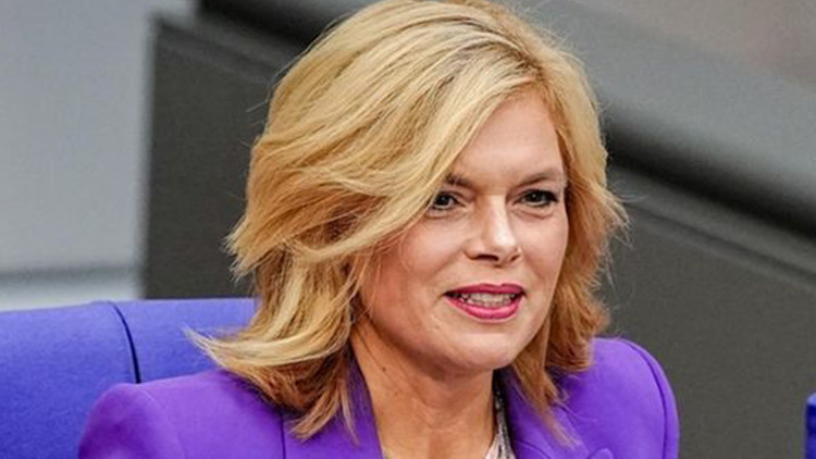 Aşk sevincini bile yaşatmadılar