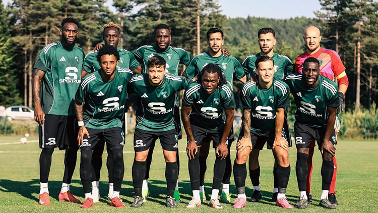 Süper Lig takımları 141 yabancı futbolcu aldı Süper Lig takımları 141 yabancı futbolcu aldı