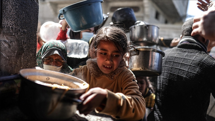 Gazzede açlıktan ölümler devam ediyor: İsrailin yeni sürgün planı Gazzenin ayakta kalan son binaları hedefte Gazzede açlıktan ölümler devam ediyor: İsrailin yeni sürgün planı Gazzenin ayakta kalan son binaları hedefte