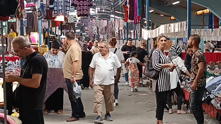 Gurbetçiler gidince onlar harekete geçti | Komşu ülkeden alışveriş için akın akın geliyorlar