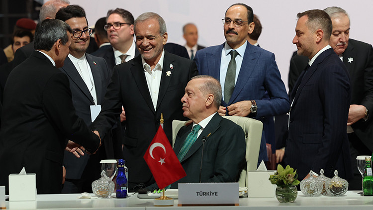 İİT-Arap Birliği Ortak Olağanüstü Zirvesi Katarda başladı