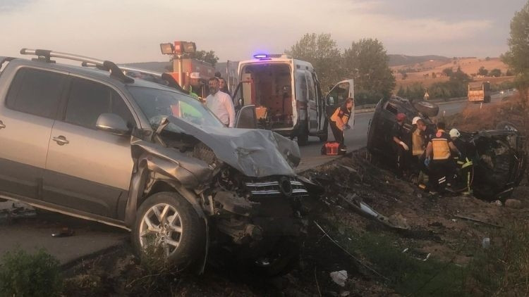 Feci kaza Eski belediye başkanı öldü, eşi yaralandı