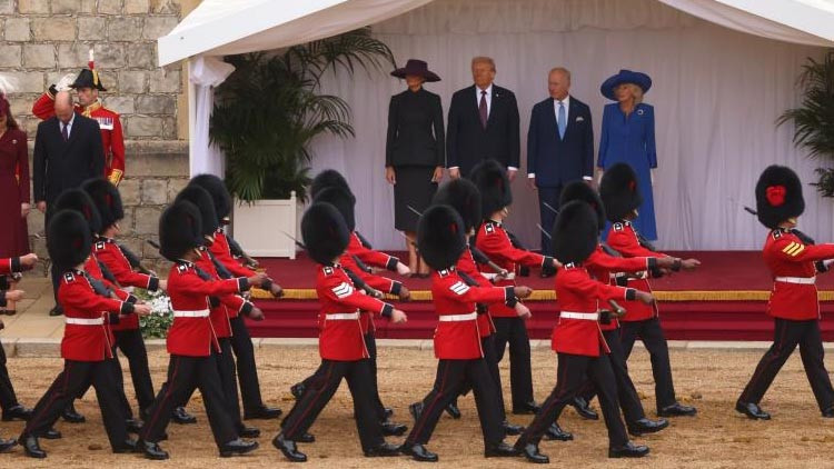 Trumpa İngilterede resmi törenli karşılama