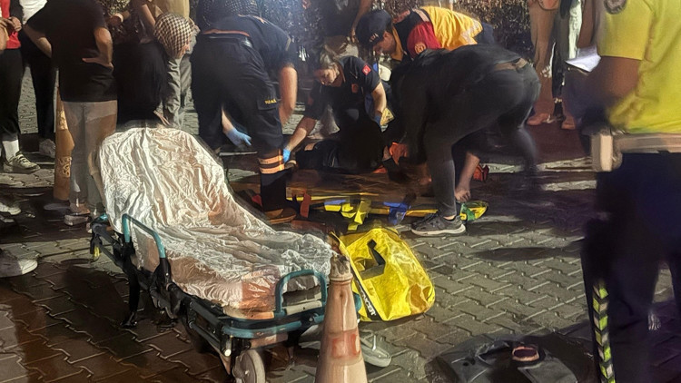 Otomobilin çarptığı 11 yaşındaki bisiklet sürücüsü ağır yaralandı Otomobilin çarptığı 11 yaşındaki bisiklet sürücüsü ağır yaralandı