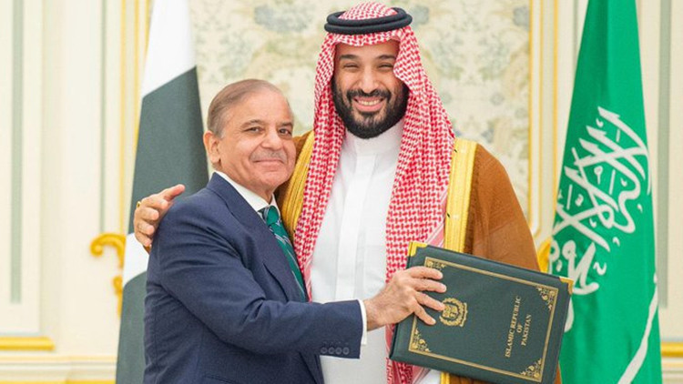 Suudi Arabistan ve Pakistan ortak savunma anlaşması imzaladı Suudi Arabistan ve Pakistan ortak savunma anlaşması imzaladı