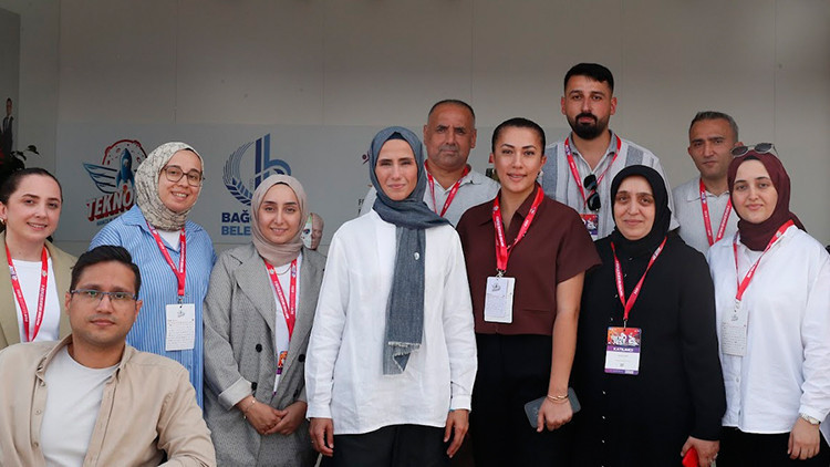 Sümeyye Erdoğan Bayraktar, TEKNOFESTteki Engelliler Sarayı standını ziyaret etti Sümeyye Erdoğan Bayraktar, TEKNOFESTteki Engelliler Sarayı standını ziyaret etti