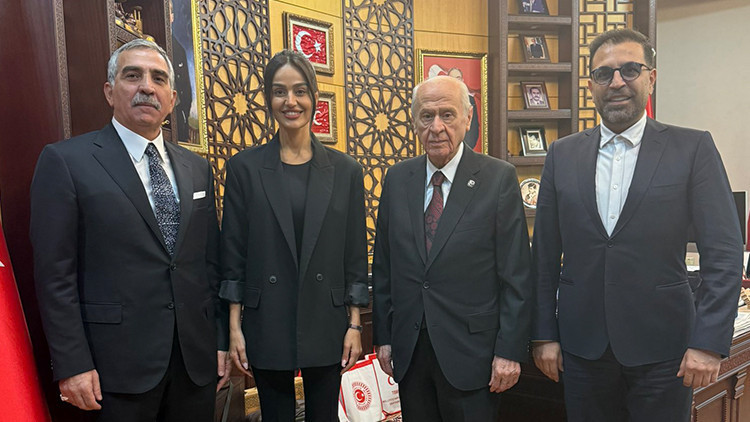 MHP liderinin talimatıyla hazırlandı | Bahçeli, Canların Türküsü eserinin sanatçılarını kabul etti MHP liderinin talimatıyla hazırlandı | Bahçeli, Canların Türküsü eserinin sanatçılarını kabul etti